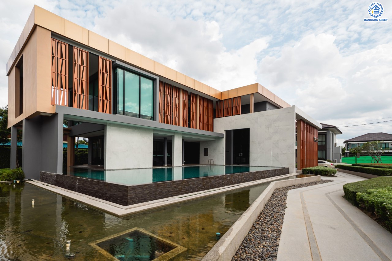 บ้านมือสองตกแต่งใหม่ ม.เดอะซิตี้ ราชพฤกษ์-ปิ่นเกล้า หลังมุม เนื้อที่ 71.8 ตร.ว. ดีไซน์ตอบทุกไลฟ์สไตล์ ฟังก์ชัน 3 ห้องนอน 5 ห้องน้ำ 1 ห้องอเนกประสงค์ 1 ห้องแม่บ้าน จอดรถได้ 2 คัน บนทำเลติดถนนใหญ่ เชื่อมต่อทุกเส้นทาง ใกล้รถไฟฟ้าสายสีม่วง "สถานีบางรักใหญ่" และจุดขึ้นทางด่วน "ศรีรัช"